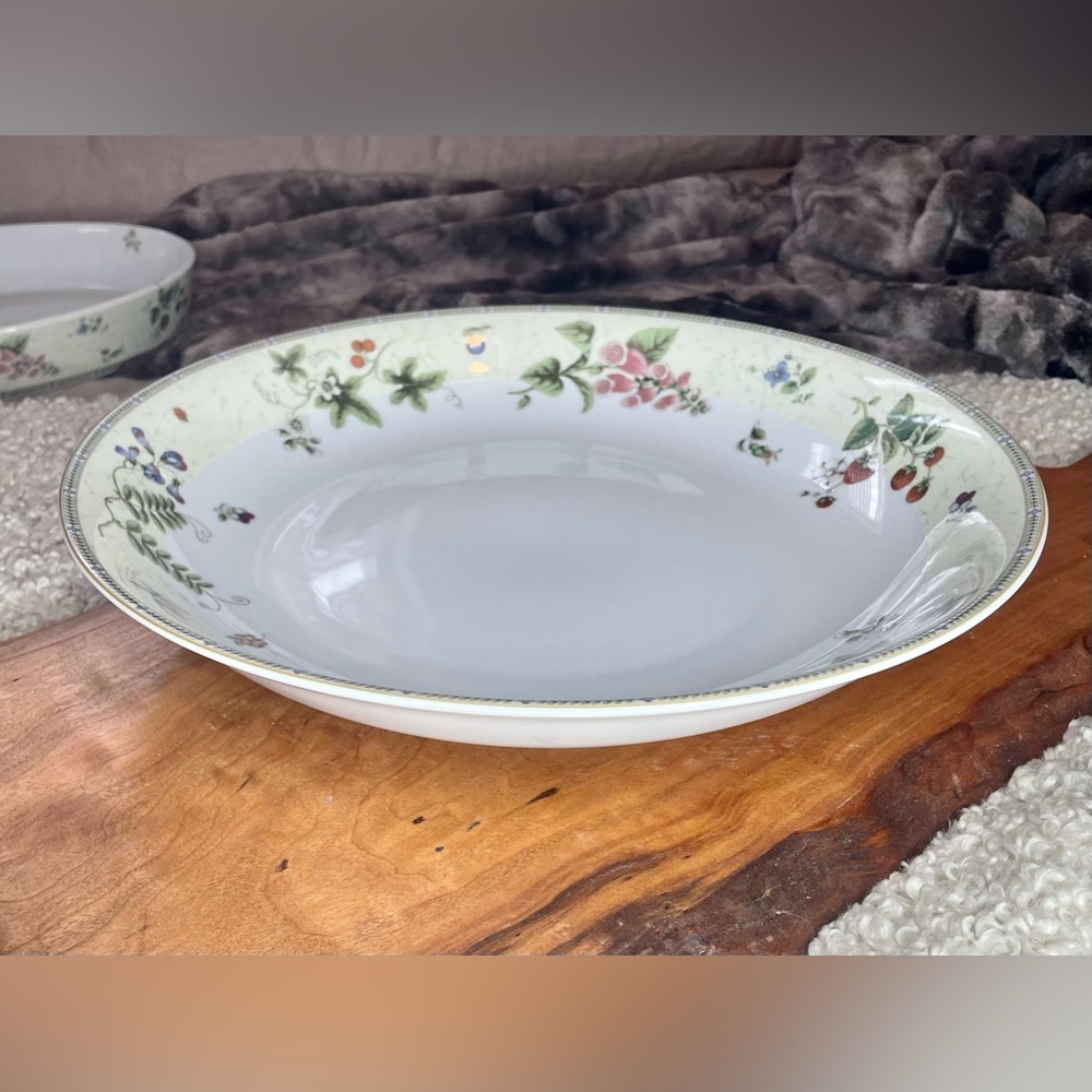 Wedgwood Pasta‎ Serving Bowl, 13” diameter, 1997 Fleur pattern.